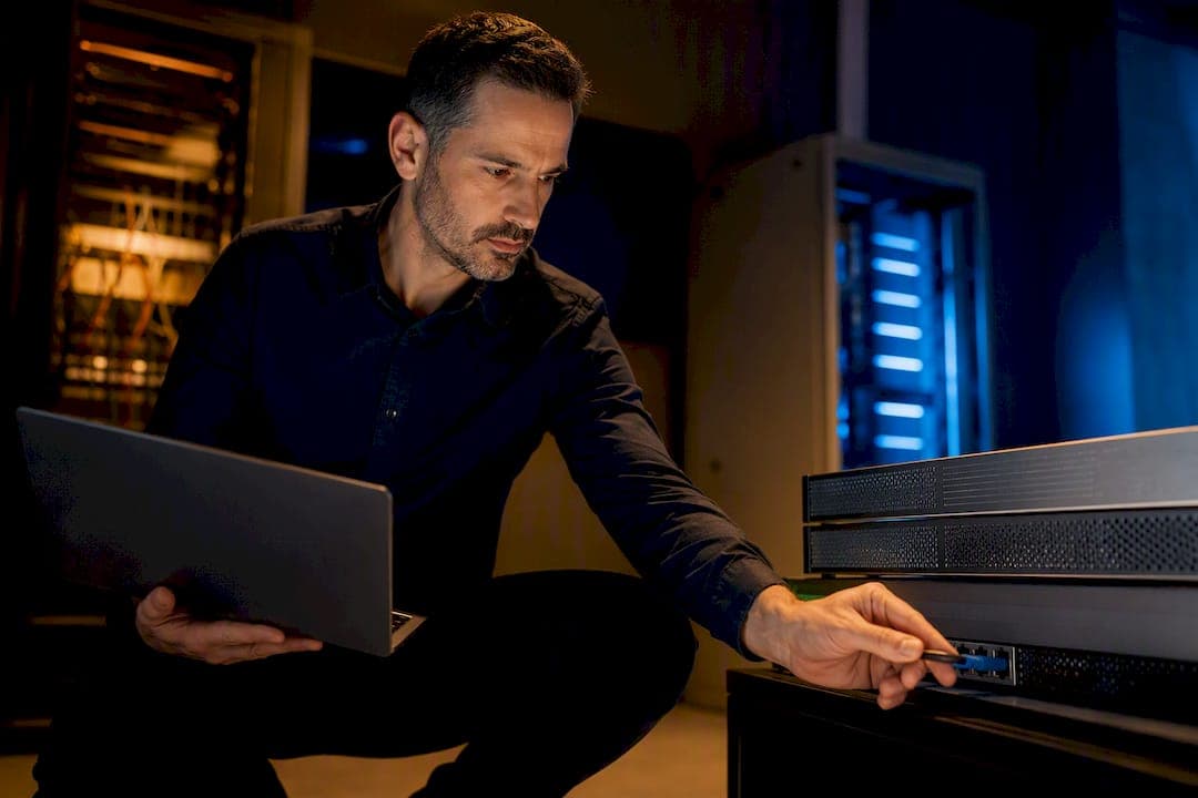 Secure Split Tunneling for IT Teams: DNS Agent + EDR and Audit Rules